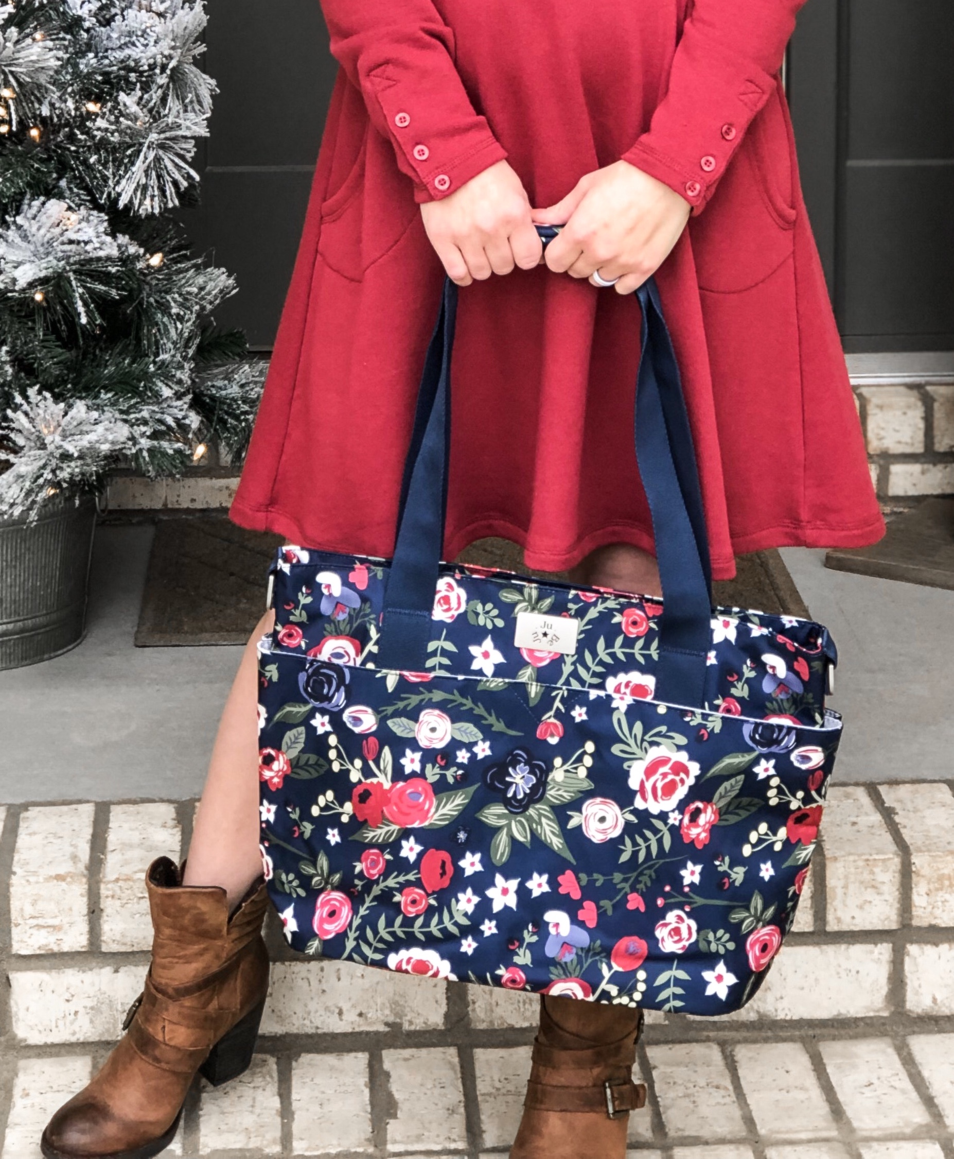 gift guide 2018, christmas wishlist, qalo ring, evys tree, ju-ju-be, jujube, jujube content creator, encore tote, red dress, holiday outfit, christmas party, winter lookbook, leather boots, steve madden, freebird, jujube tote, diaper bag, best diaper bag, machine washable, isabelle grace jewelry, personalized jewelry, wedding band, cuff bracelet, necklace, gift guide, gift guide for men, gift guide for women, pregnancy, expecting mom